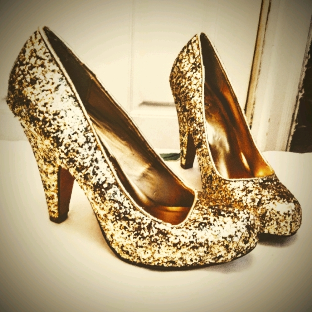 Quipid Gold Glitter Pumps Size 6.5M